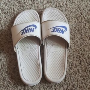 Nike slides. Good condition (White)